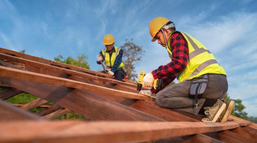Professional Flat Roofing Installation services in Ishpeming, MI
